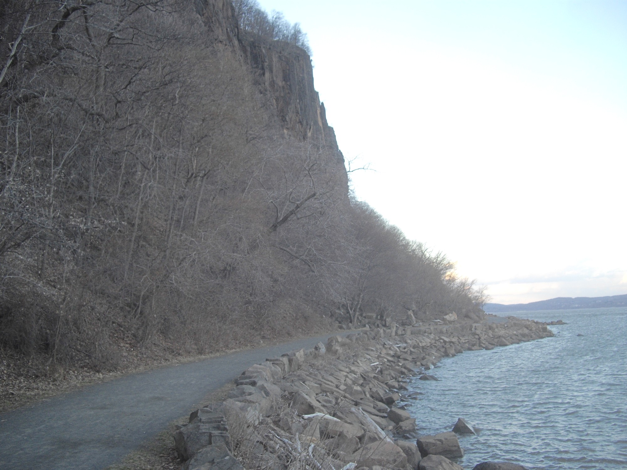 Hudson River waterfront and cliffs at Nyack Beach State Park